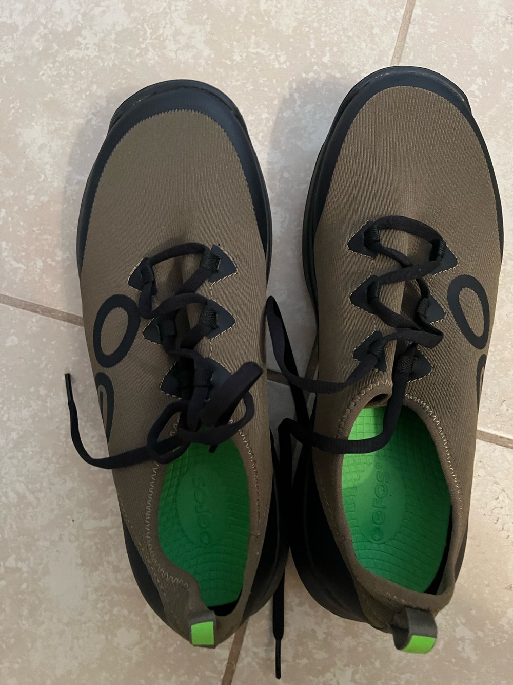 OOFOS Men's Olive Green Lace-Up Sneakers with Black Accents